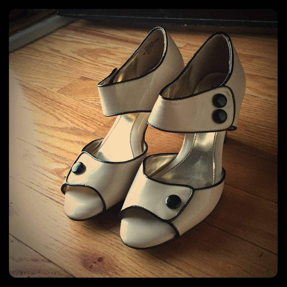 Soffit Black And Nude Heels